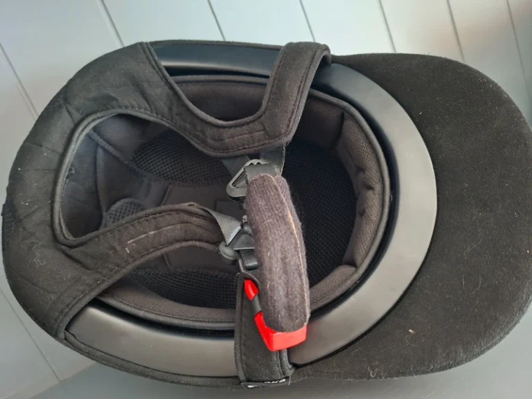 HORKA First Class Paardrijcap - Maat 57 - Carbon Look & Strass - Valvrij!