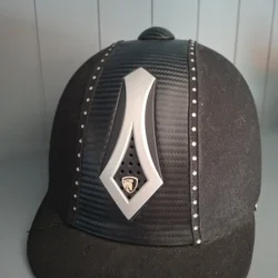 HORKA First Class Paardrijcap - Maat 57 - Carbon Look & Strass - Valvrij!