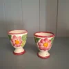 Set van 2 Handgeschilderde Keramische Eierdopjes - Bloemenmotief