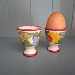 Set van 2 Handgeschilderde Keramische Eierdopjes - Bloemenmotief