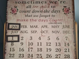 Decoratief Houten Kalenderbord met Spreuk (Vintage Stijl)