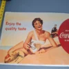 Vintage Stijl Coca-Cola Metalen Reclamebord - Pin-up Strand Scène