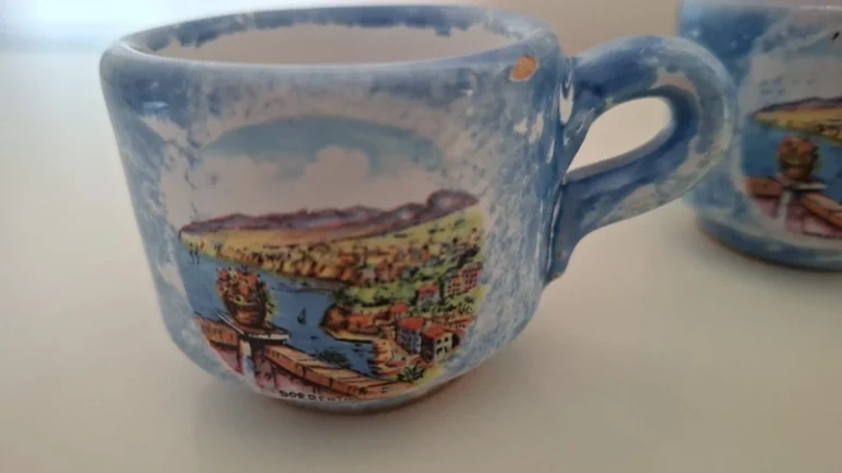 Set van 2 Vintage Italiaanse Espressokopjes | Sorrento (let op: 1 met chip)