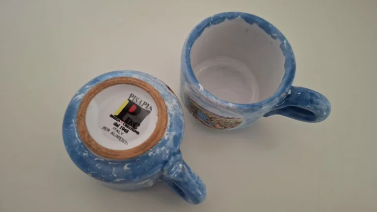 Set van 2 Vintage Italiaanse Espressokopjes | Sorrento (let op: 1 met chip)