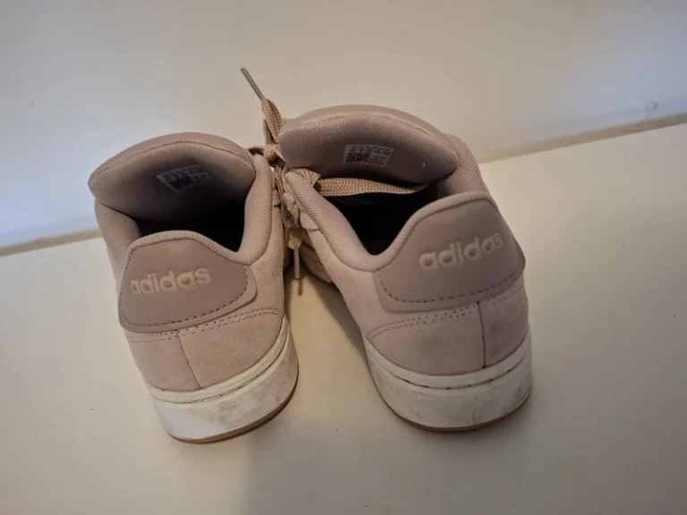 Sneakers Adidas Beige Suède Cloudfoam