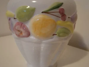 Vintage Keramische Vaas met Fruit Reliëf - Handgeschilderd