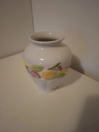 Vintage Keramische Vaas met Fruit Reliëf - Handgeschilderd
