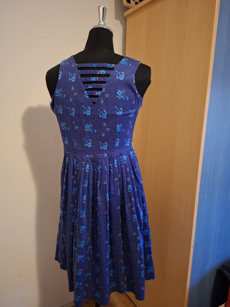 Voodoo Vixen Retro Halterjurk Bloemen & Polkadot (Maat M)