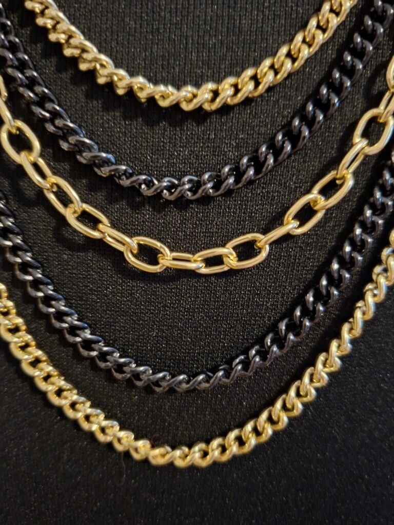 Gelaagde Statement Ketting Goud & Zwart met Grote Kralen