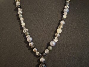 Elegante Y-Ketting met Parelmoer, Kristal en Zilveren Accentkralen