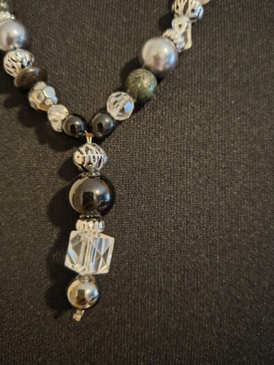 Elegante Y-Ketting met Parelmoer, Kristal en Zilveren Accentkralen