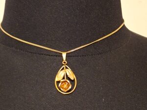 Verfijnde Vintage Ketting met Tricolor Roos Hanger