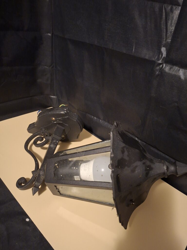 Klassieke Zwarte Buitenlamp - IP44 - Spinnenvrij Te Maken!