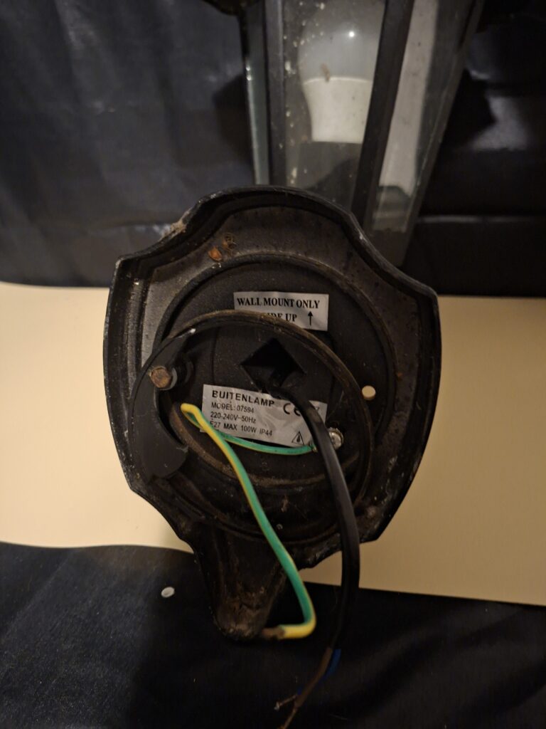 Klassieke Zwarte Buitenlamp - IP44 - Spinnenvrij Te Maken!