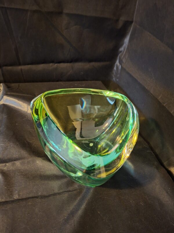 Orrefors kristalglazen schaal in groen en geel