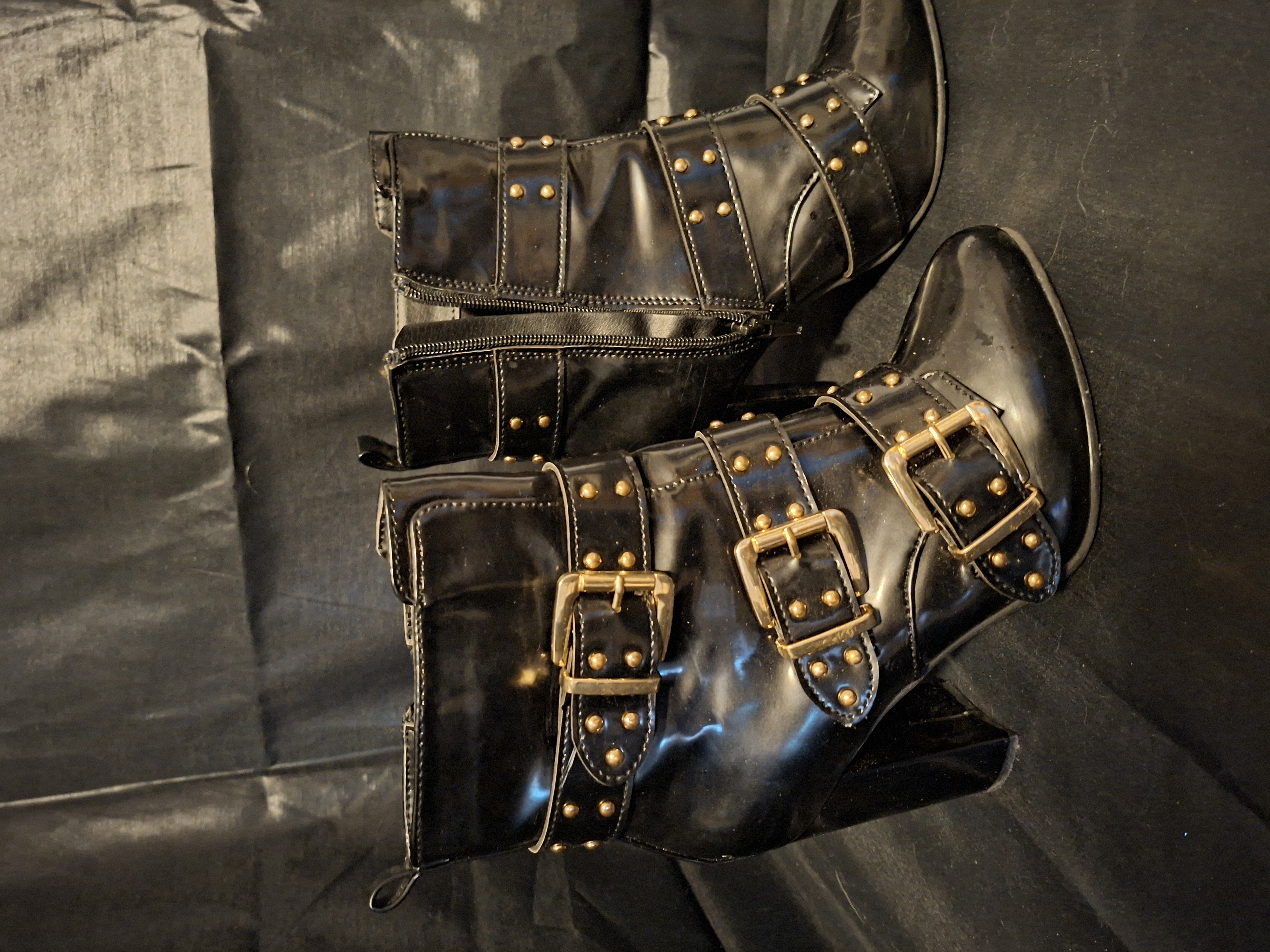 Stoere Zwarte Enkelboots (Maat 36) met Gespen & Studs - Lak Look