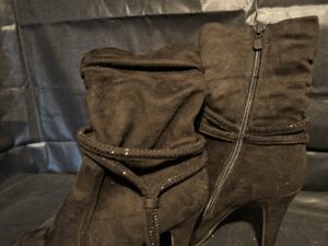 Super Me Zwarte Suède-look Enkellaarsjes met Dunne Hak (Maat 36)