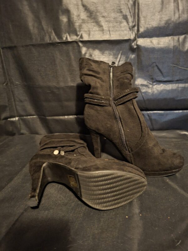 Super Me Zwarte Suède-look Enkellaarsjes met Dunne Hak (Maat 36)