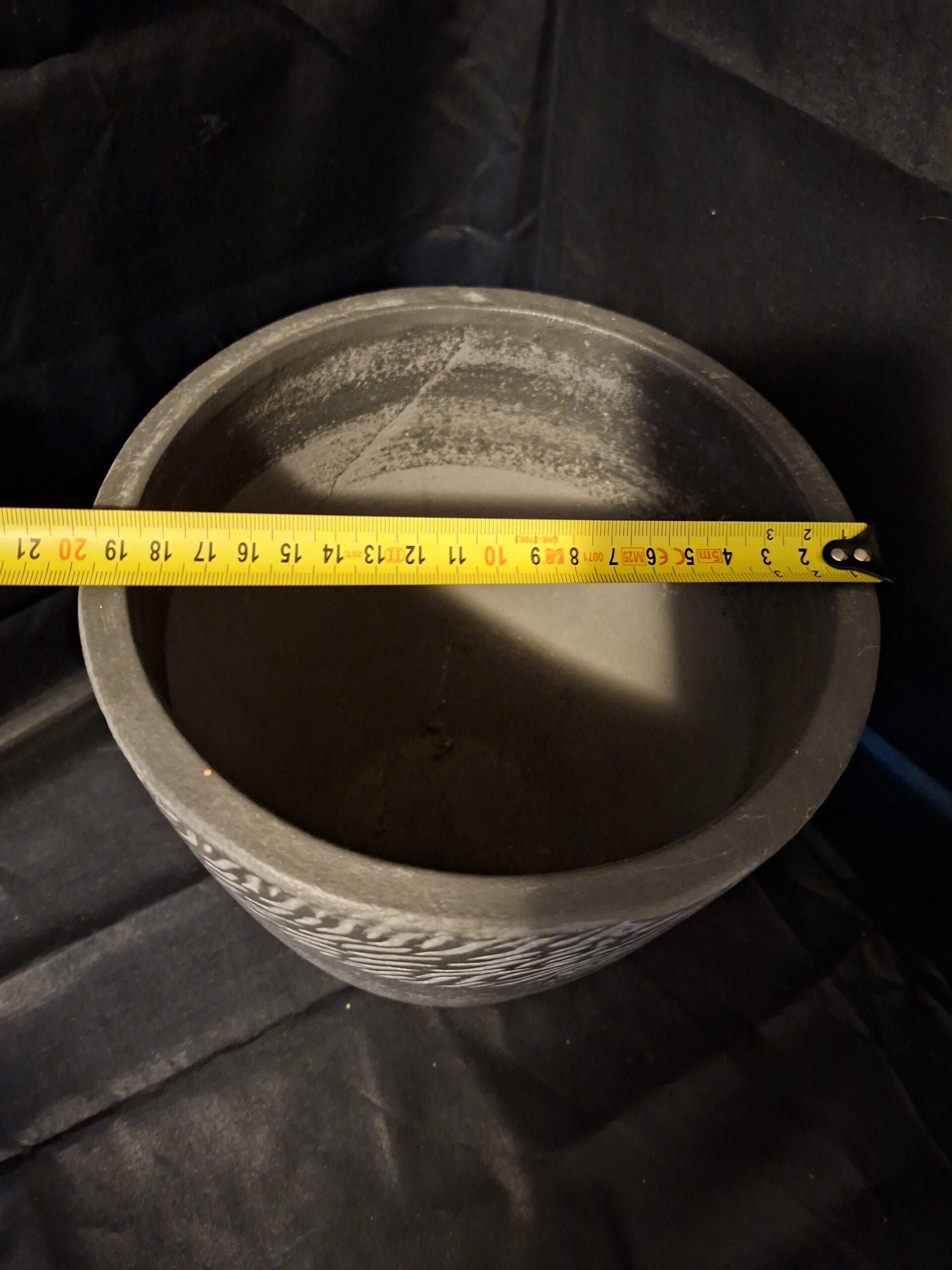 Grote Donkergrijze Plantenpot met Fleur-de-lis (ca. 24 cm hoog) - Afbeelding 5