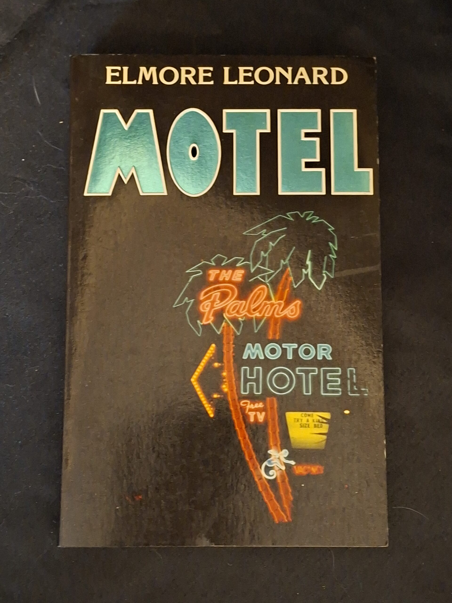 20251203_110216 Elmore Leonard Motel De Boekerij 1987 Thriller Bestseller