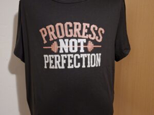 Zwart T-Shirt Progress Not Perfection Fitness Statement Maat 2XL