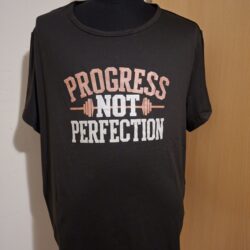 Zwart T-Shirt Progress Not Perfection Fitness Statement Maat 2XL