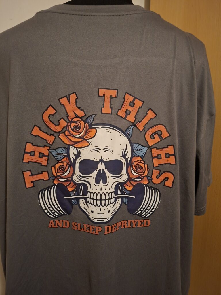 Grijs T-Shirt Thick Thighs And Sleep Deprived Fitness Shein Curve Maat 3XL