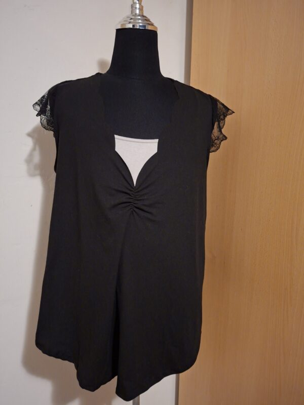 Zwarte Top met Kant Mouwtjes V-Hals Shein Curve Maat 2XL