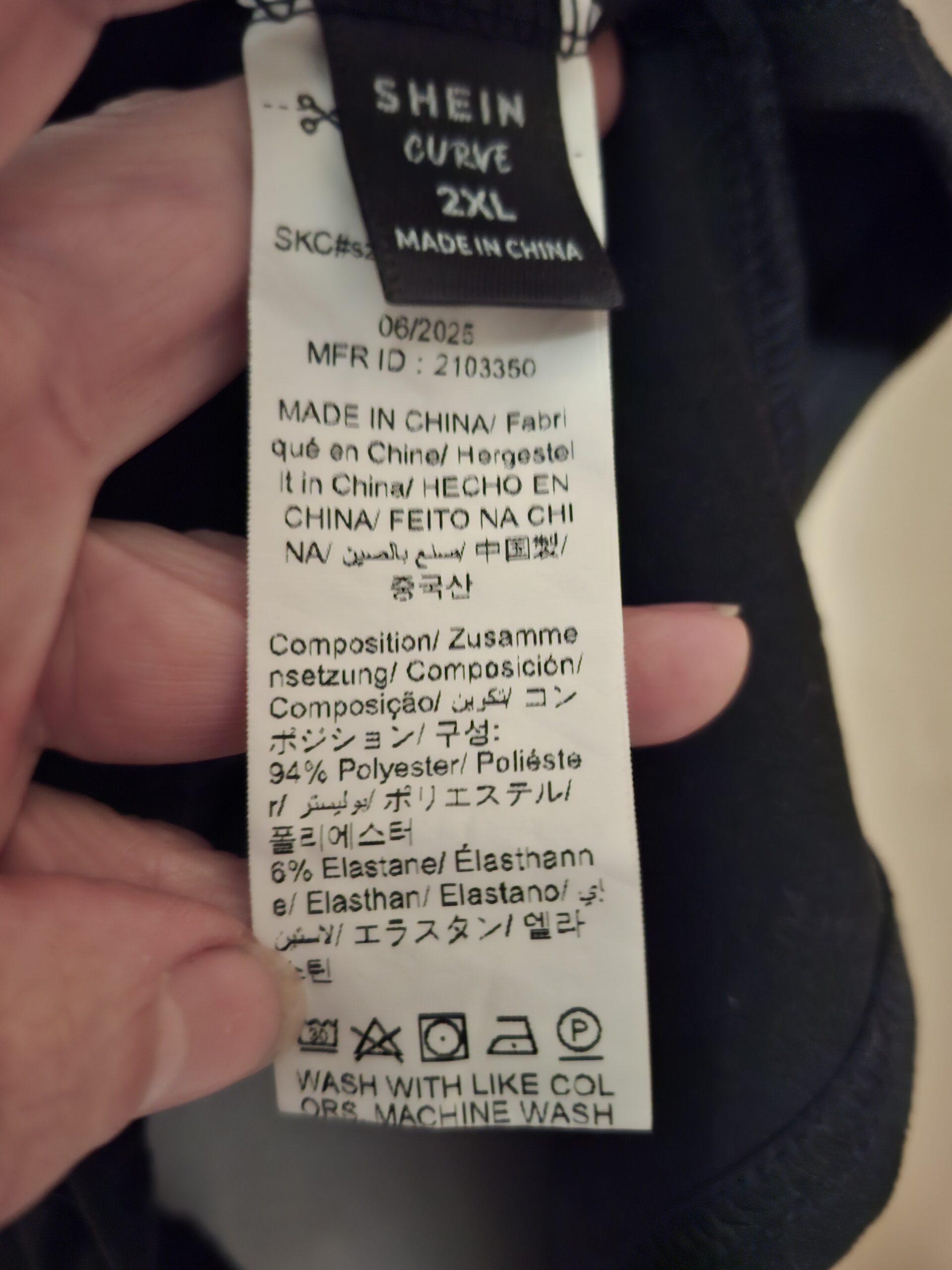 20251209_202101 Zwarte Top met Kant Mouwtjes V-Hals Shein Curve Maat 2XL