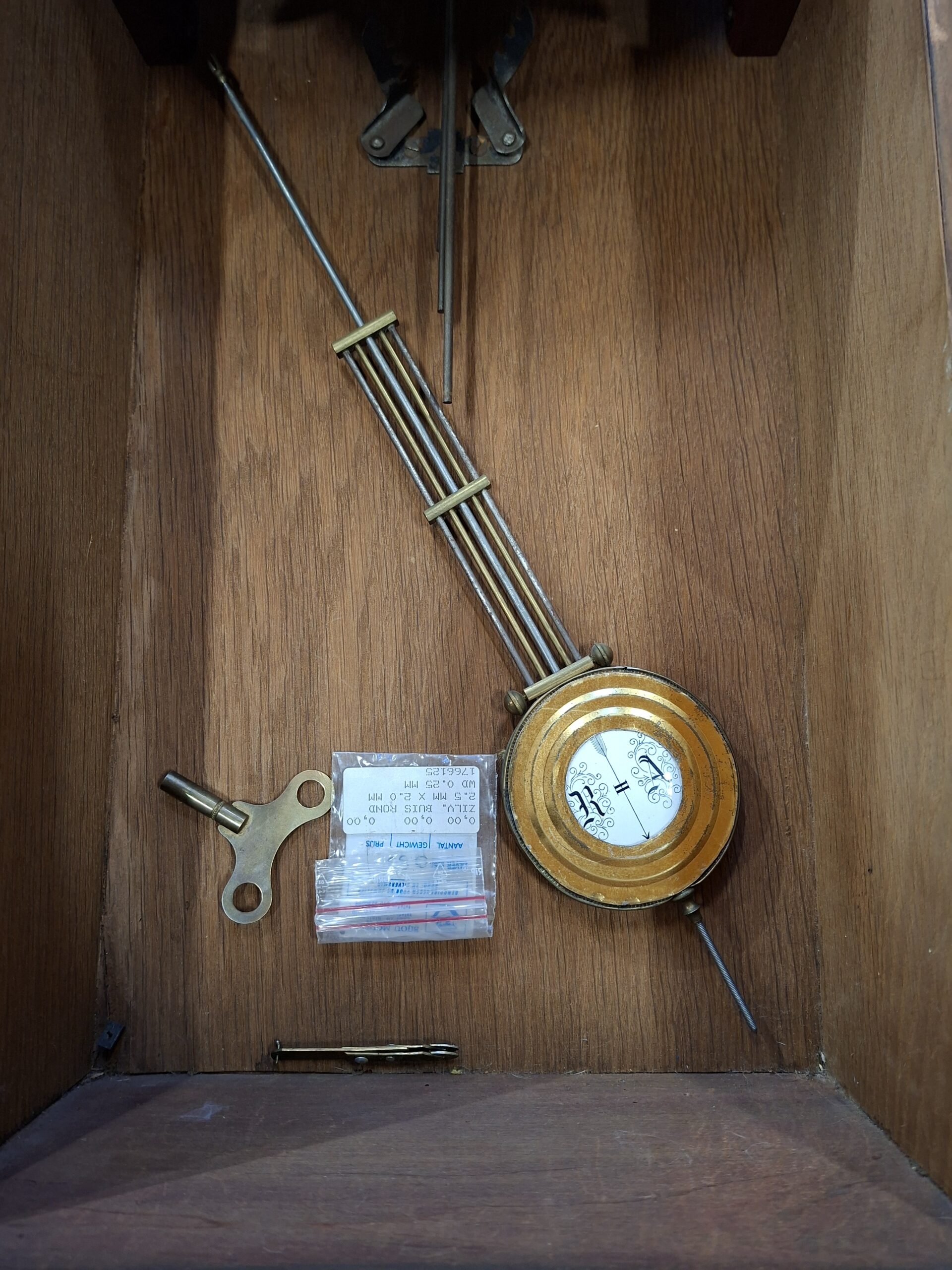 Antieke Wandklok Slinger Mechanisch Uurwerk Werkt Naar Behoren - Afbeelding 4