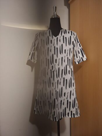 Witte Jurk met Zwarte Verfstrepen Print Abstract Maat S