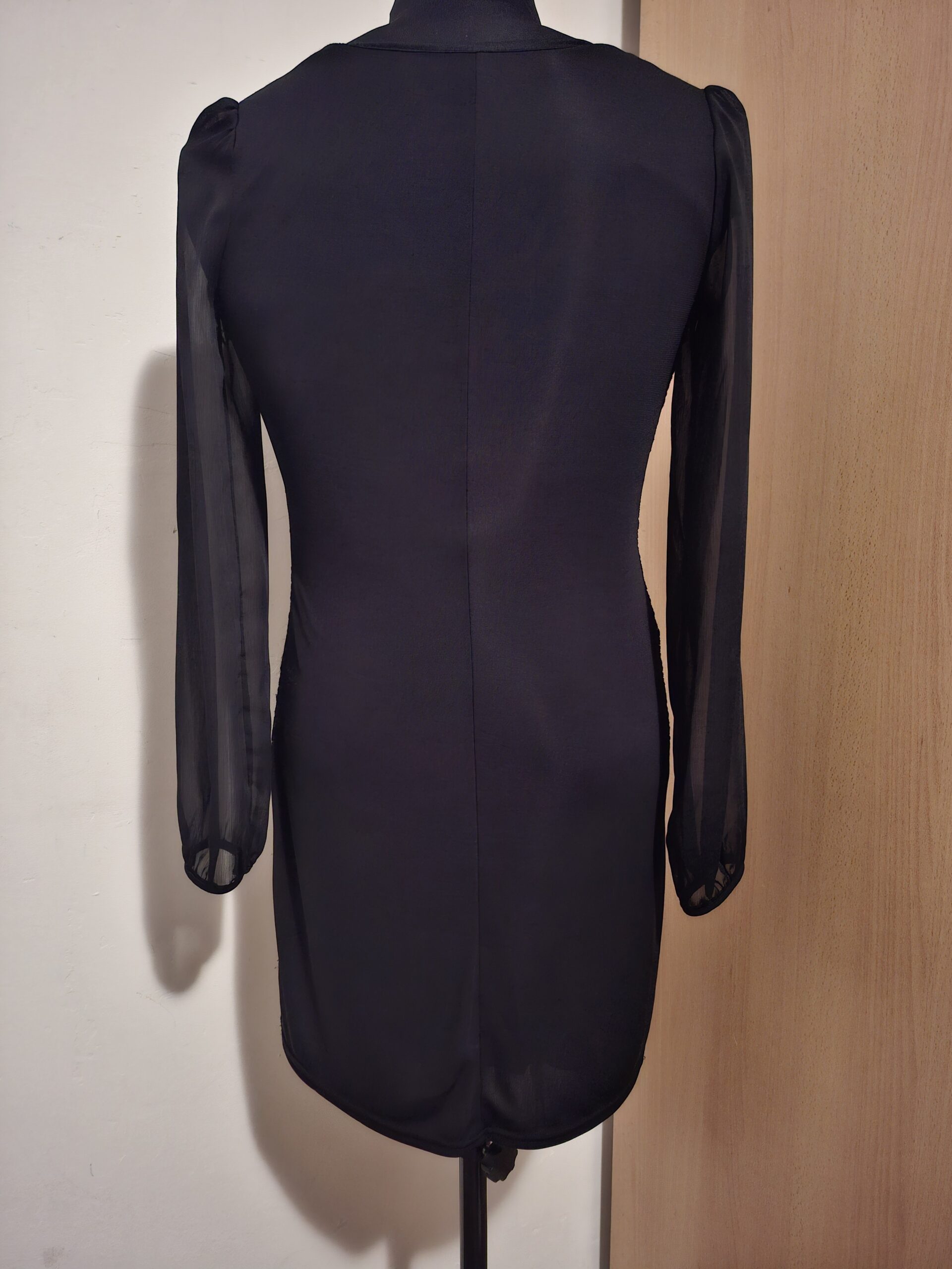 20251210_215938 Zwarte Jurk met Goudkleurig Kant Made in France Elegant Maat 36