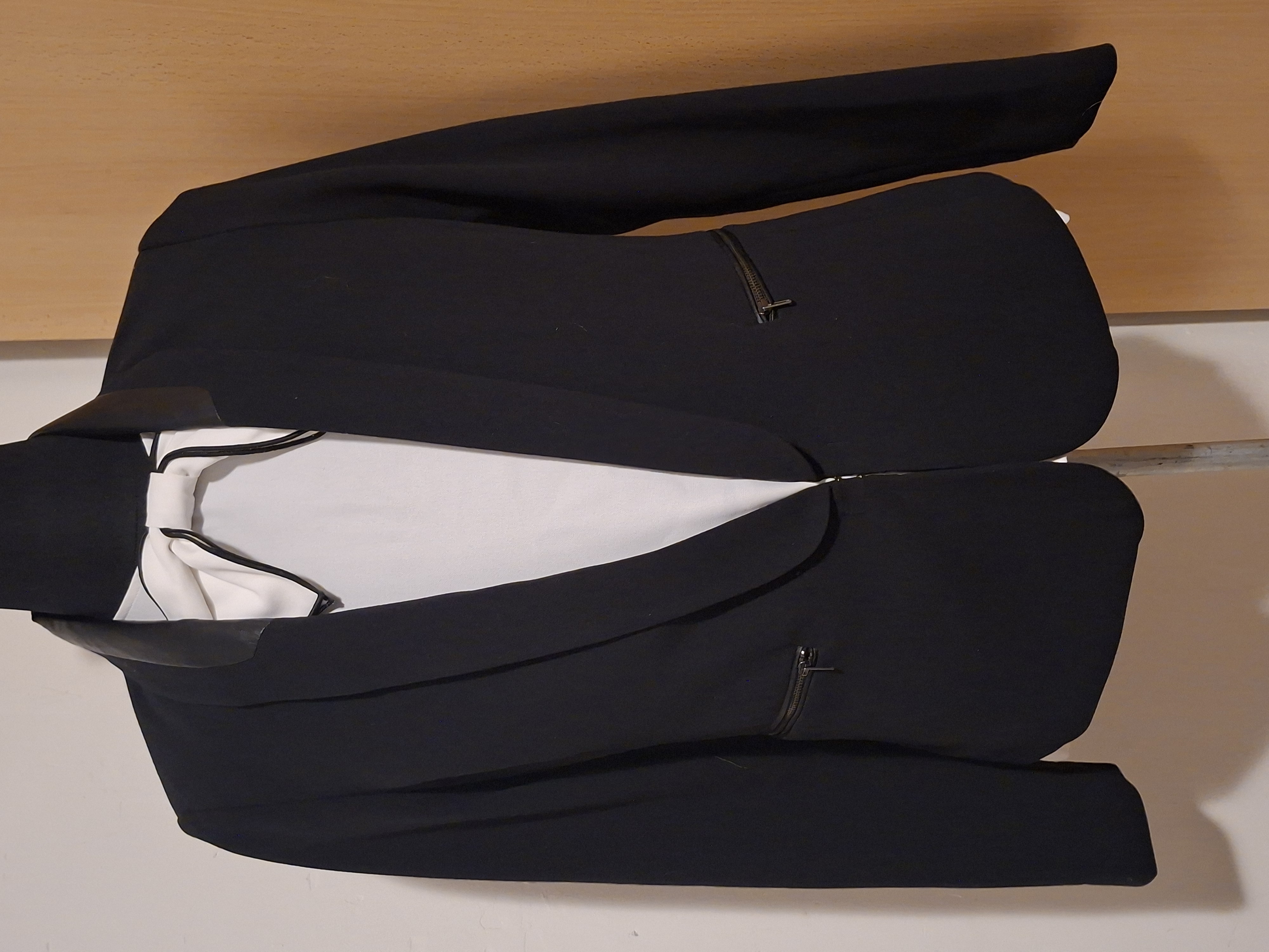 Zwarte Blazer Esprit Ritsdetails Sjaalrevers Maat 40