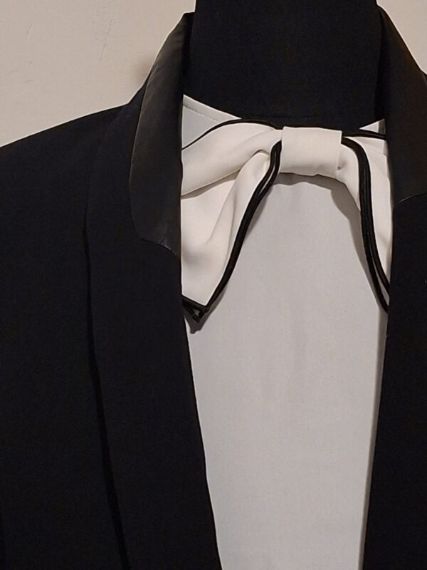 20251210_222818 Zwarte Blazer Esprit Ritsdetails Sjaalrevers Maat 40