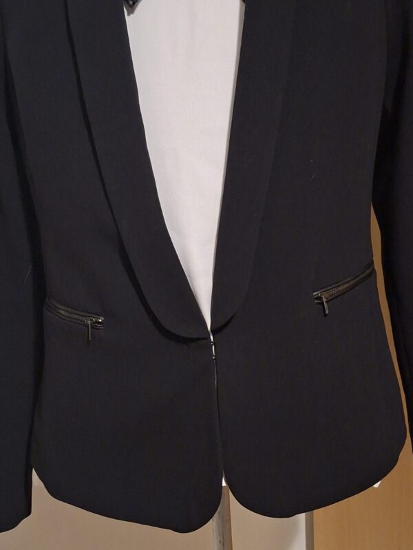 20251210_222826 Zwarte Blazer Esprit Ritsdetails Sjaalrevers Maat 40