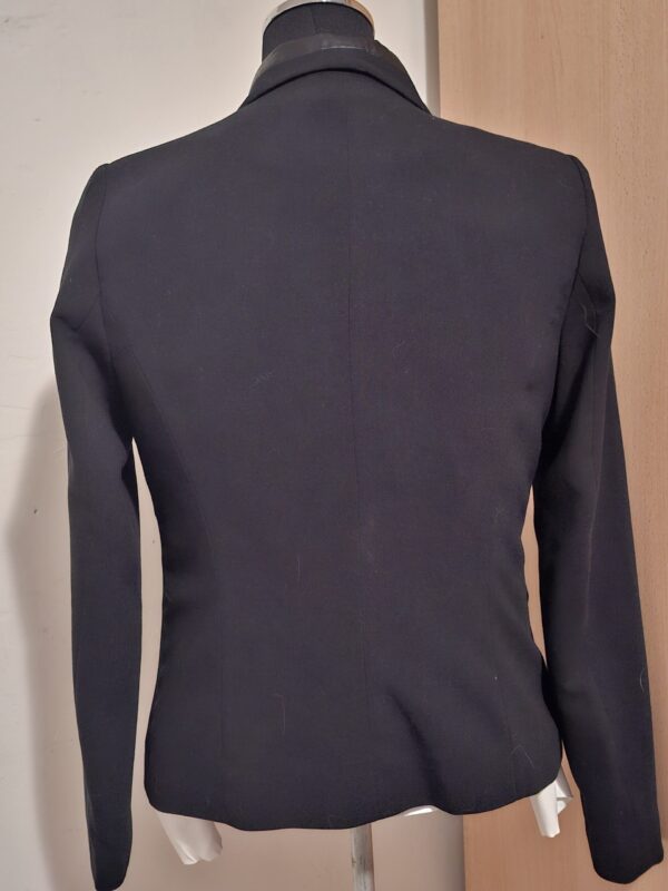 20251210_222843 Zwarte Blazer Esprit Ritsdetails Sjaalrevers Maat 40
