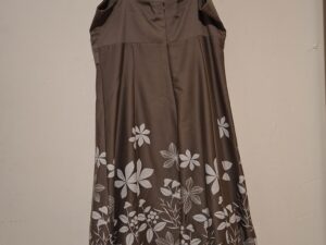 Taupe Jurk Bloemenprint Bandjes Gesp Detail Knielengte Maat S