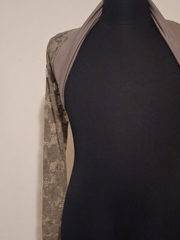 Taupe Bolero Jasje met Kant Rozenpatroon Elegant Maat S/M
