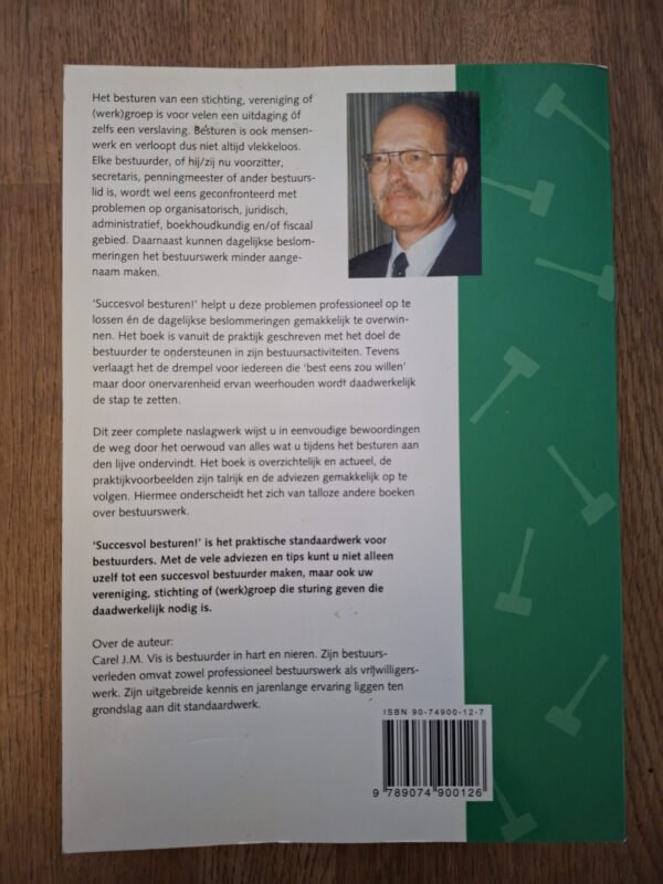 20251212_152731 Boek Succesvol Besturen Carel J.M. Vis Bestuurswerk Handboek