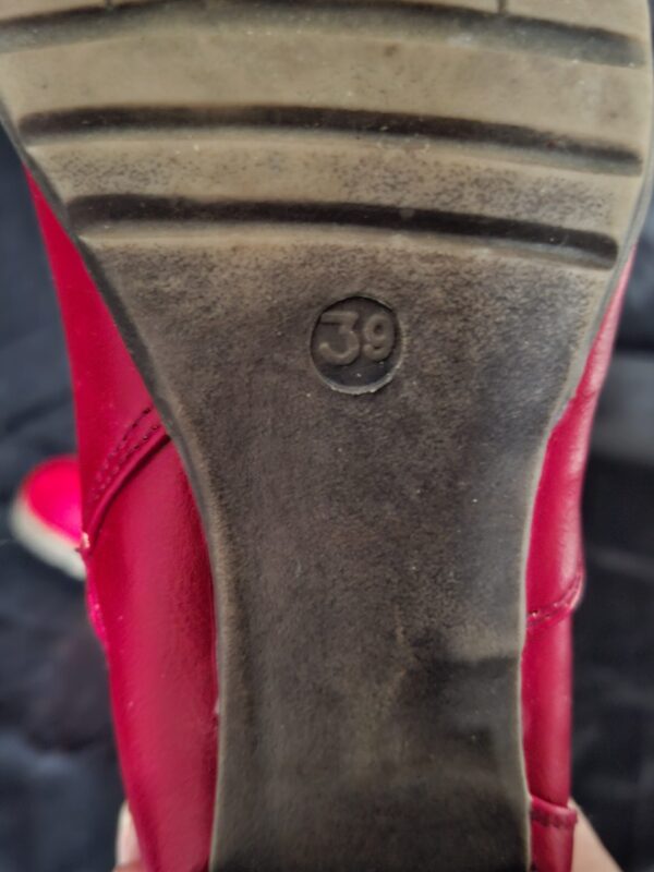 20251219_111806 Enkellaarzen Rood Bonprix Gesp Detail Blokhak Maat 39