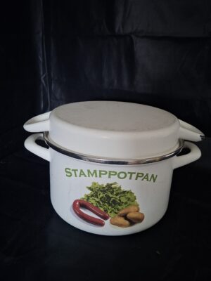 20251219_112143 Vintage Stamppotpan Emaille BK Enamel Cookware Wit met Deksel
