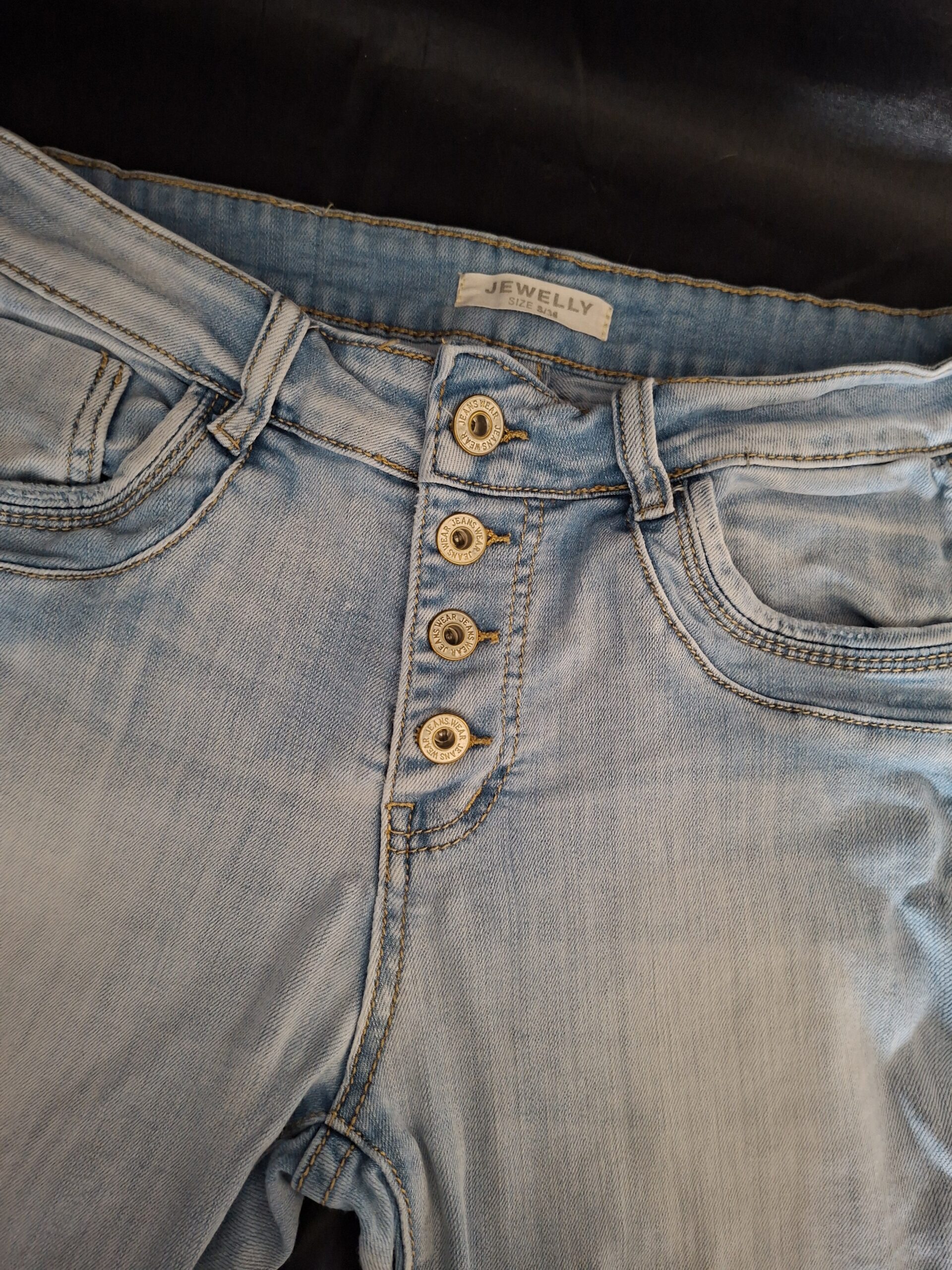Lichtblauwe Capri Jeans Jewelly met Knoopsluiting Maat 40