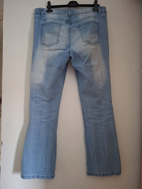20251219_115535 Lichtblauwe Flared Jeans Bonprix Maat 46