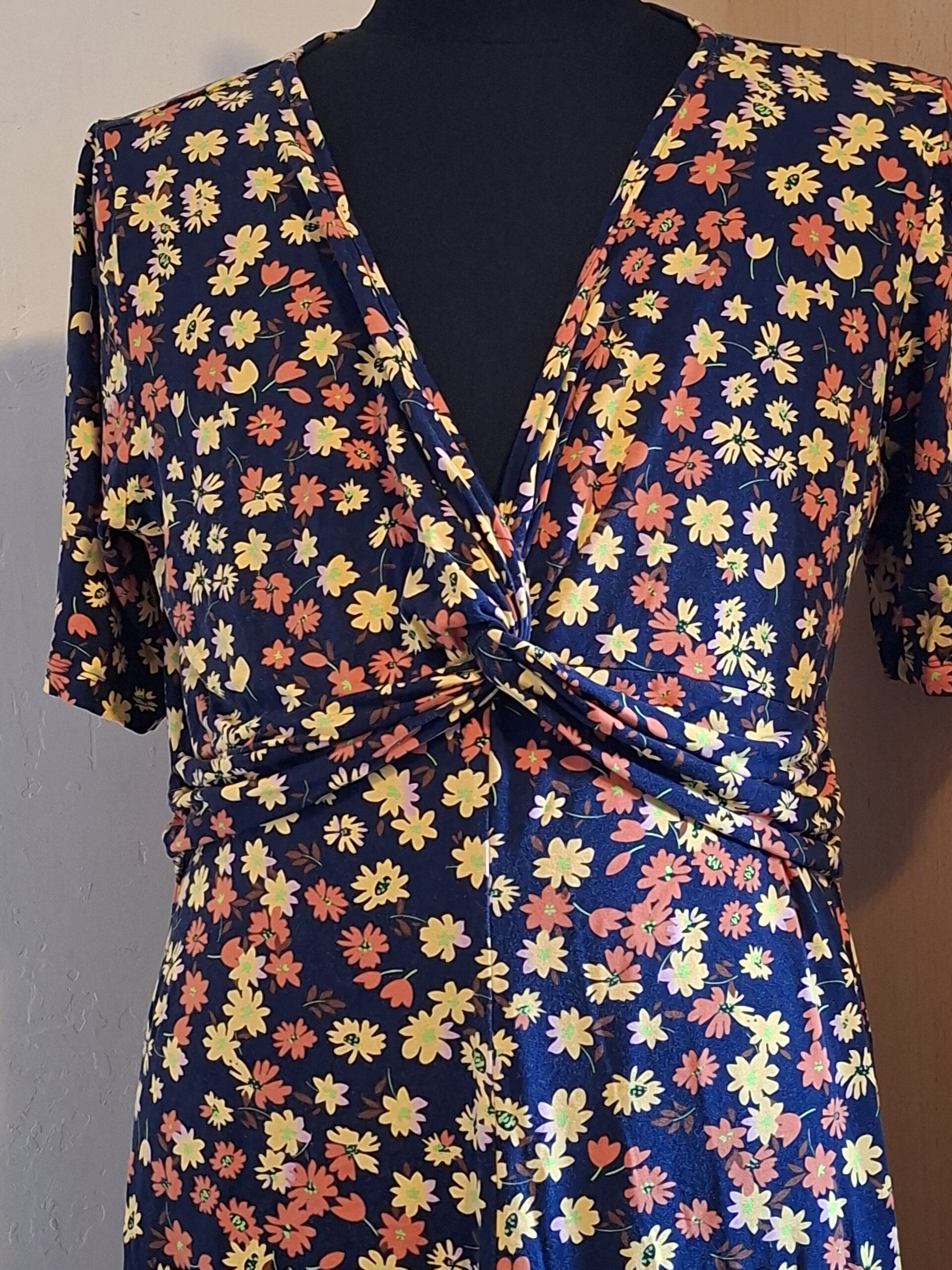 Jurk Donkerblauw Bloemenprint Bodyflirt Overslag Maat 48/50