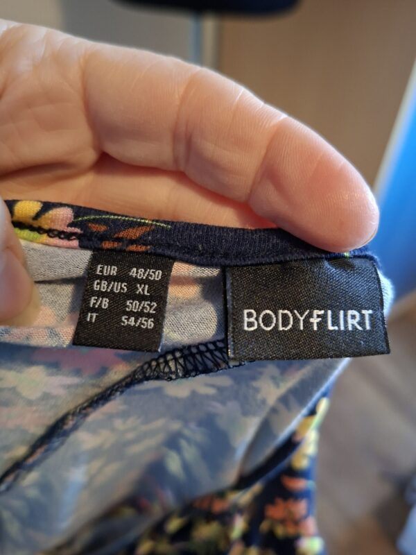 Jurk Donkerblauw Bloemenprint Bodyflirt Overslag Maat 48/50