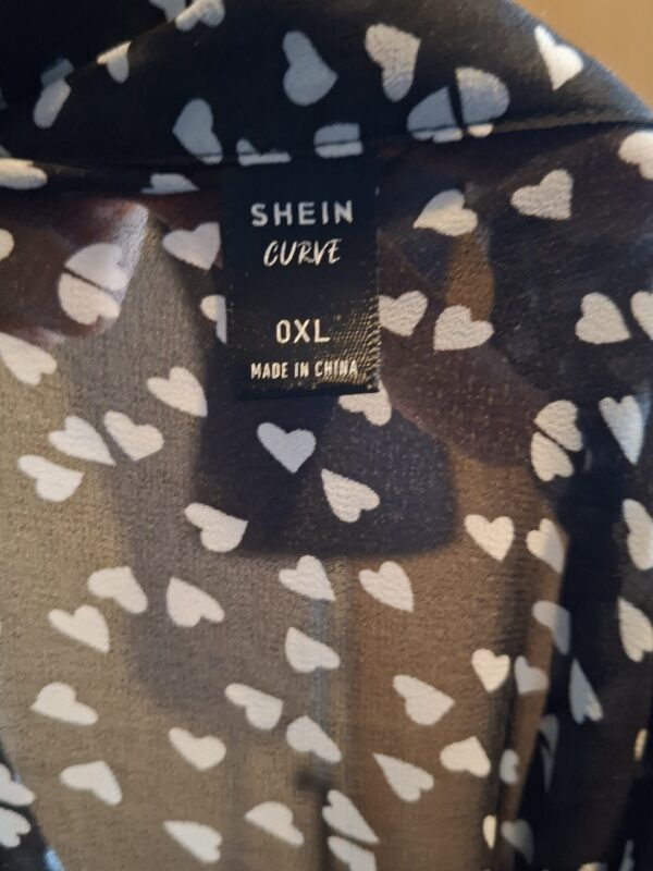 20251226_153338 Blouse Zwart Hartjesprint Shein Curve Maat 0XL