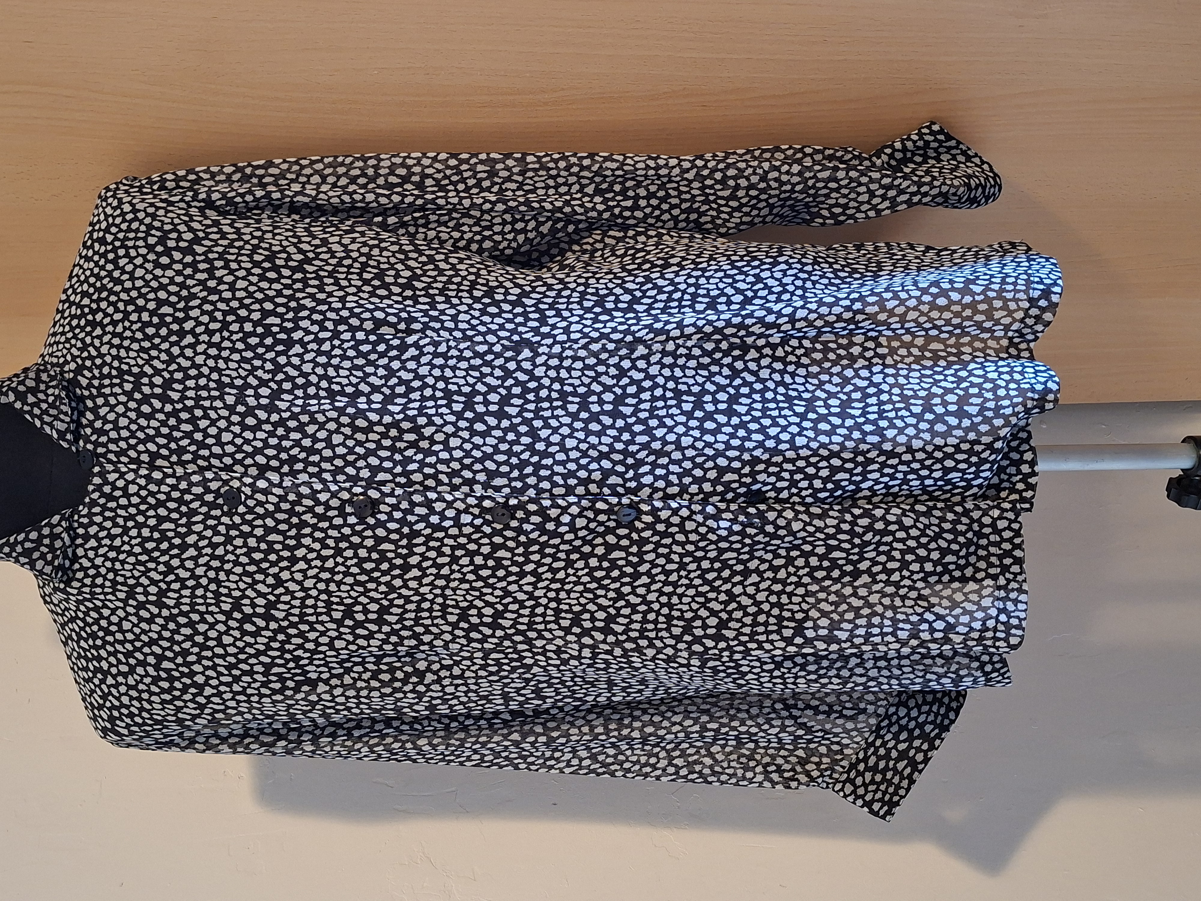 Blouse Zwart-Wit Stippen Print Vroom & Dreesmann Maat 44