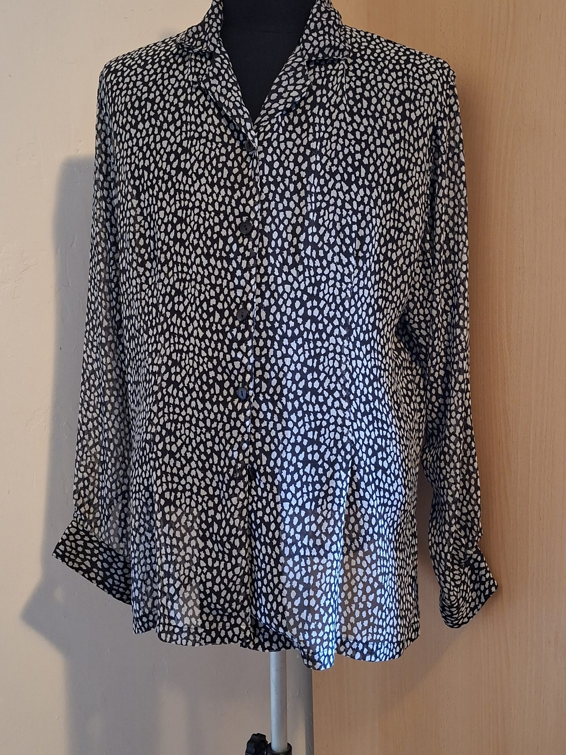 Blouse Zwart-Wit Stippen Print Vroom & Dreesmann Maat 44