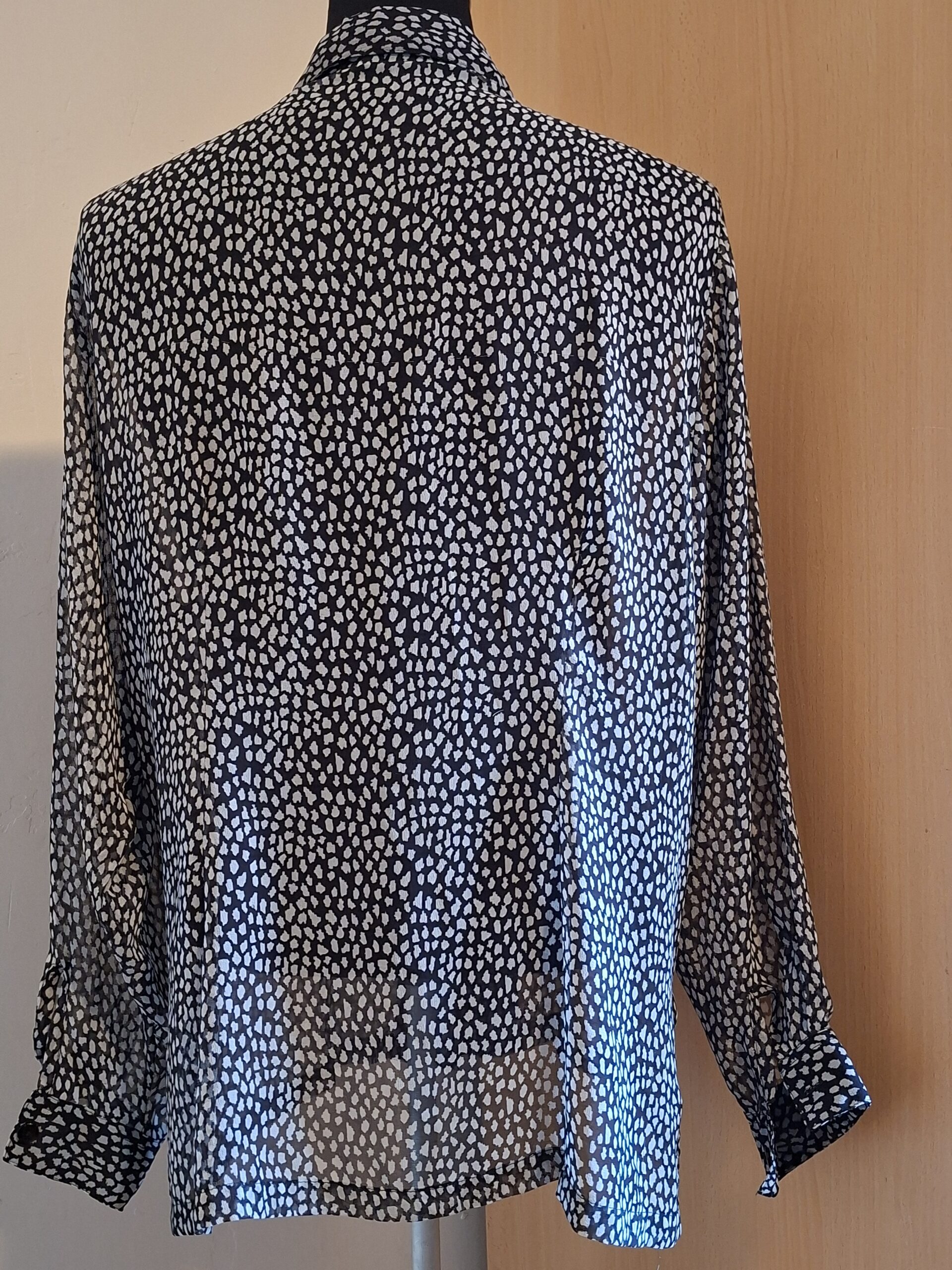 Blouse Zwart-Wit Stippen Print Vroom & Dreesmann Maat 44 - Afbeelding 3