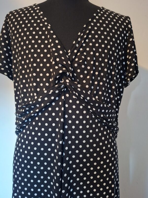 Jurk Zwart Wit Stippen Bodyflirt Maat 48/50